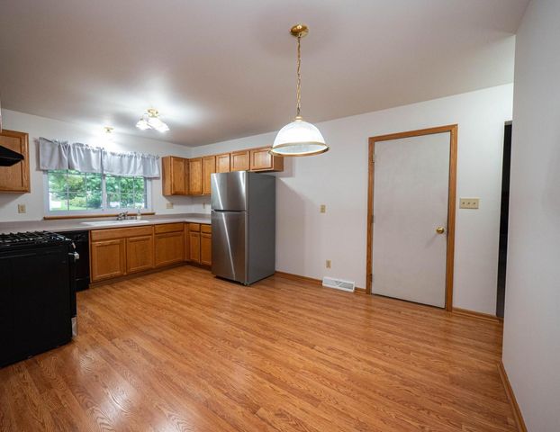 2405 N University DRIVE, Waukesha, WI 53188