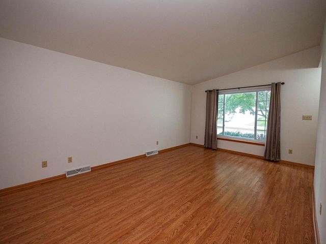 2405 N University DRIVE, Waukesha, WI 53188