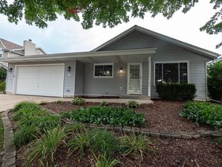 2405 N University DRIVE, Waukesha, WI 53188