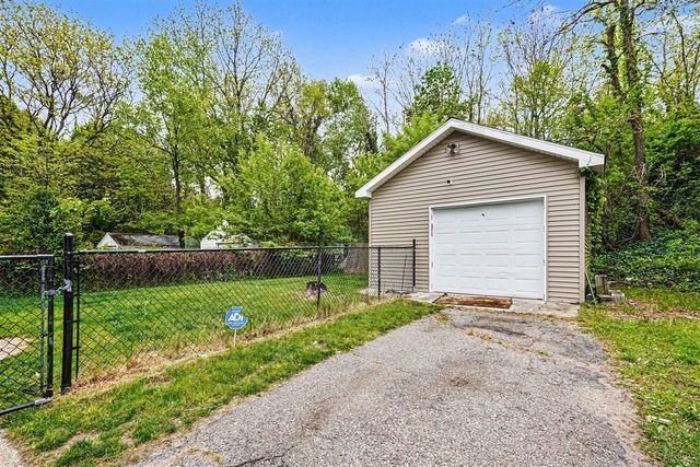 1016 Palmer Avenue, Kalamazoo, MI 49001