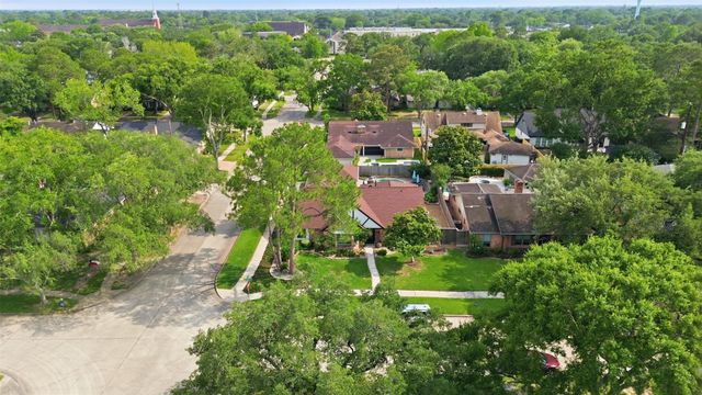 5927 Valkeith Drive, Houston, TX 77096