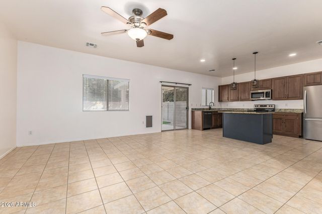 10683 N 70TH Avenue, Peoria, AZ 85345