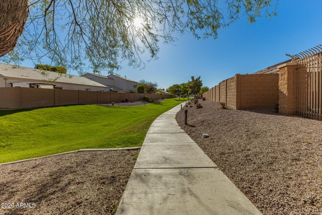 10683 N 70TH Avenue, Peoria, AZ 85345