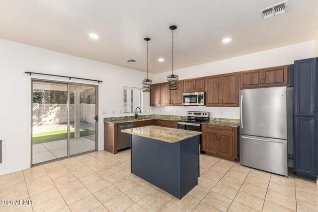 10683 N 70TH Avenue, Peoria, AZ 85345