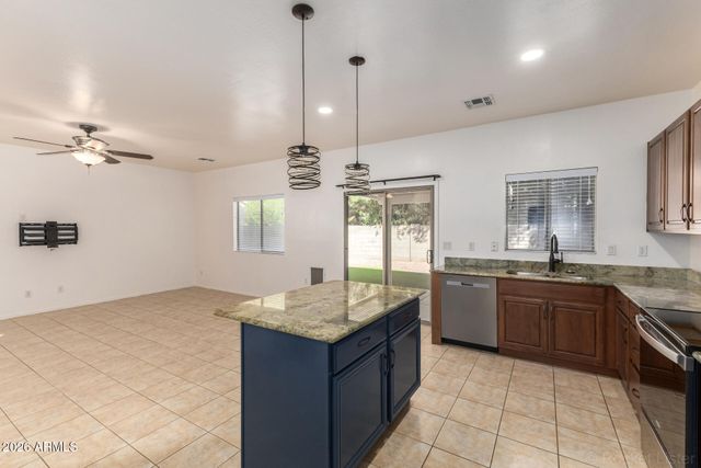 10683 N 70TH Avenue, Peoria, AZ 85345