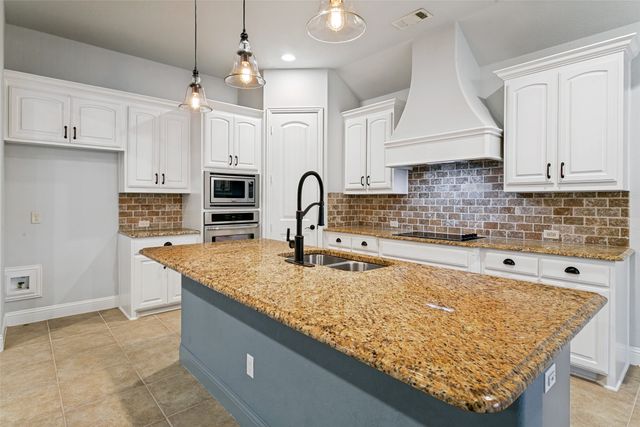 10248 Mustang Wells Drive, Fort Worth, TX 76126