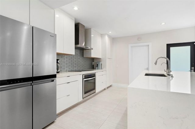 3141 N Bay Rd, Miami Beach, FL 33140