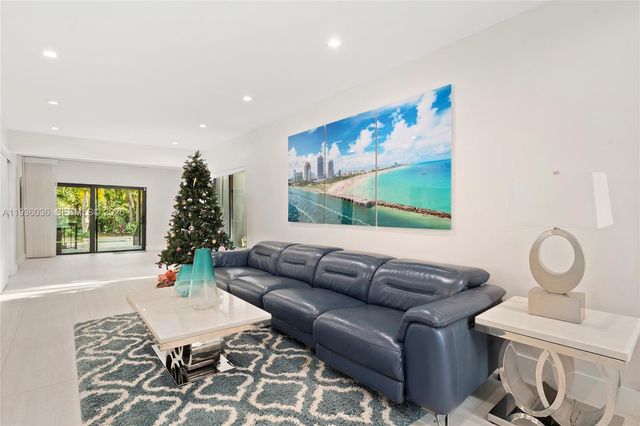 3141 N Bay Rd, Miami Beach, FL 33140