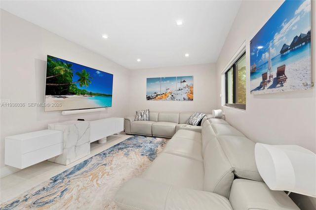 3141 N Bay Rd, Miami Beach, FL 33140