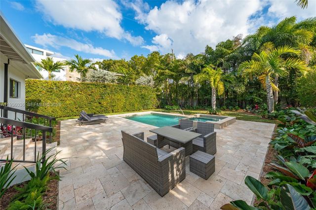 3141 N Bay Rd, Miami Beach, FL 33140