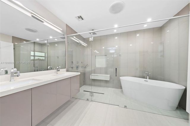 3141 N Bay Rd, Miami Beach, FL 33140