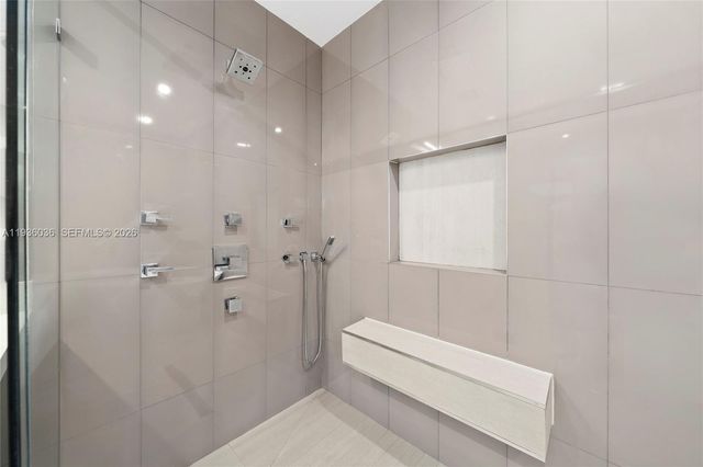 3141 N Bay Rd, Miami Beach, FL 33140