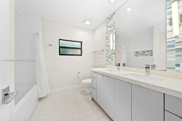 3141 N Bay Rd, Miami Beach, FL 33140