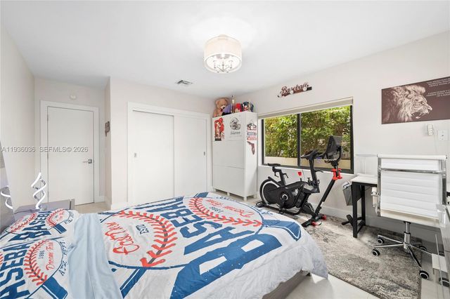 3141 N Bay Rd, Miami Beach, FL 33140