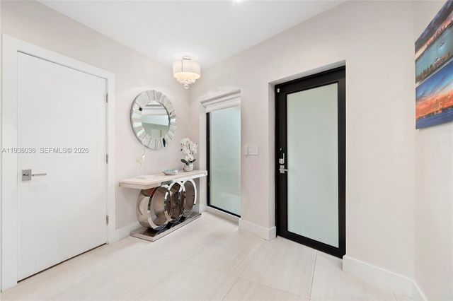 3141 N Bay Rd, Miami Beach, FL 33140