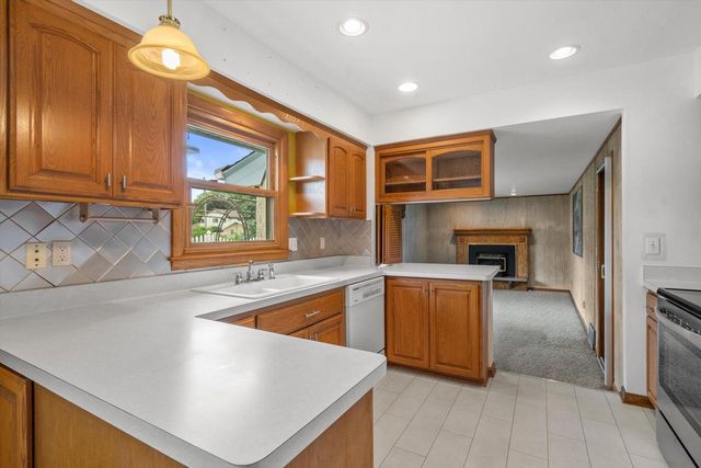 3028 Valley Forge STREET, Racine, WI 53404