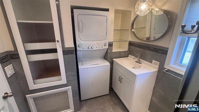 440 Central Avenue, Carlstadt, NJ 07072