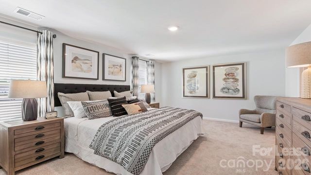 1330 37th Avenue Lane NE, Hickory, NC 28601