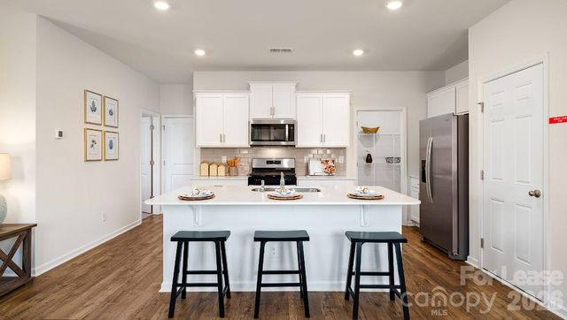 1330 37th Avenue Lane NE, Hickory, NC 28601