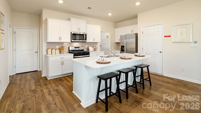 1330 37th Avenue Lane NE, Hickory, NC 28601