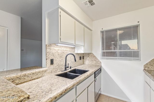 511 W Blackhawk Drive 4, Phoenix, AZ 85027