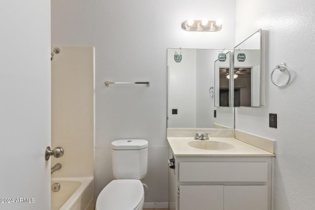 511 W Blackhawk Drive 4, Phoenix, AZ 85027
