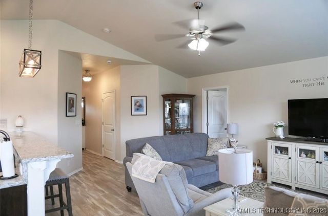 9069 S 256th East Avenue, Broken Arrow, OK 74014