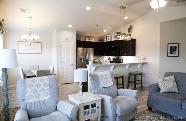 9069 S 256th East Avenue, Broken Arrow, OK 74014