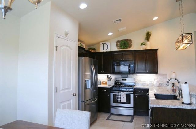 9069 S 256th East Avenue, Broken Arrow, OK 74014