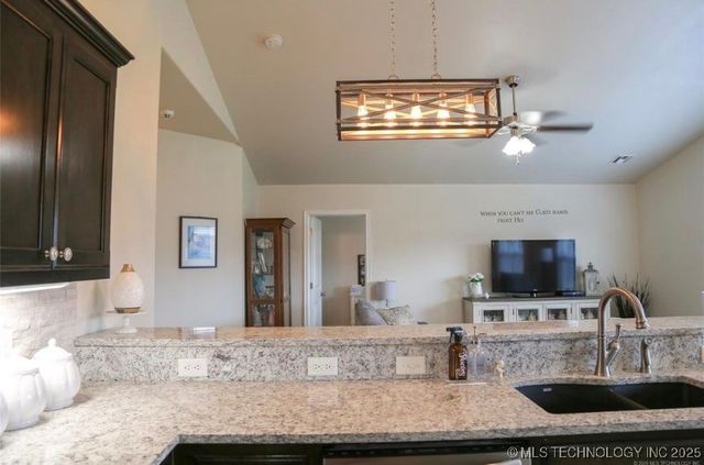 9069 S 256th East Avenue, Broken Arrow, OK 74014