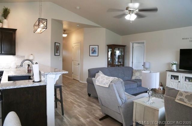 9069 S 256th East Avenue, Broken Arrow, OK 74014