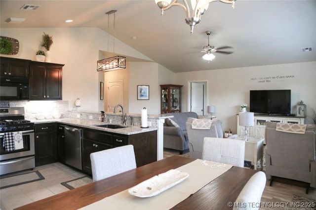 9069 S 256th East Avenue, Broken Arrow, OK 74014