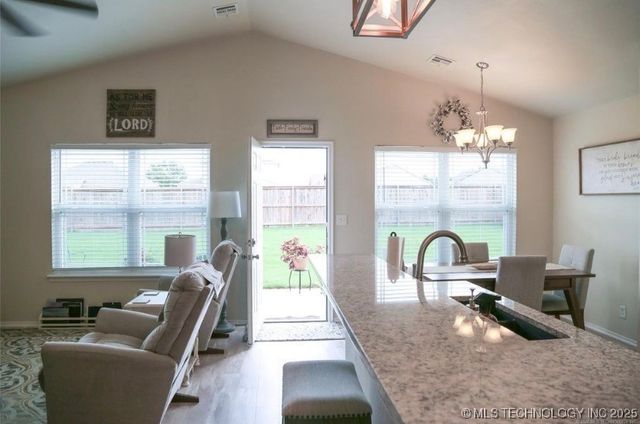 9069 S 256th East Avenue, Broken Arrow, OK 74014