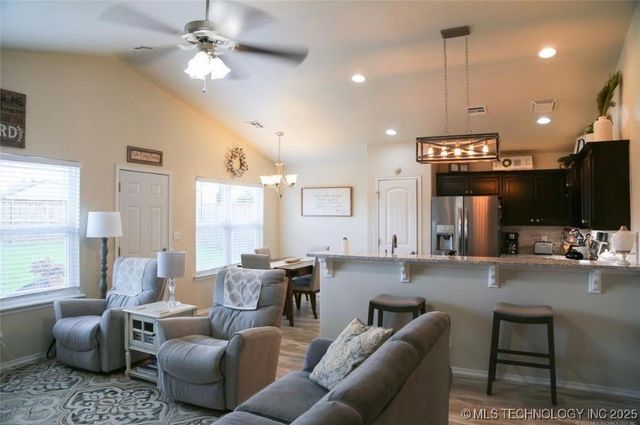 9069 S 256th East Avenue, Broken Arrow, OK 74014