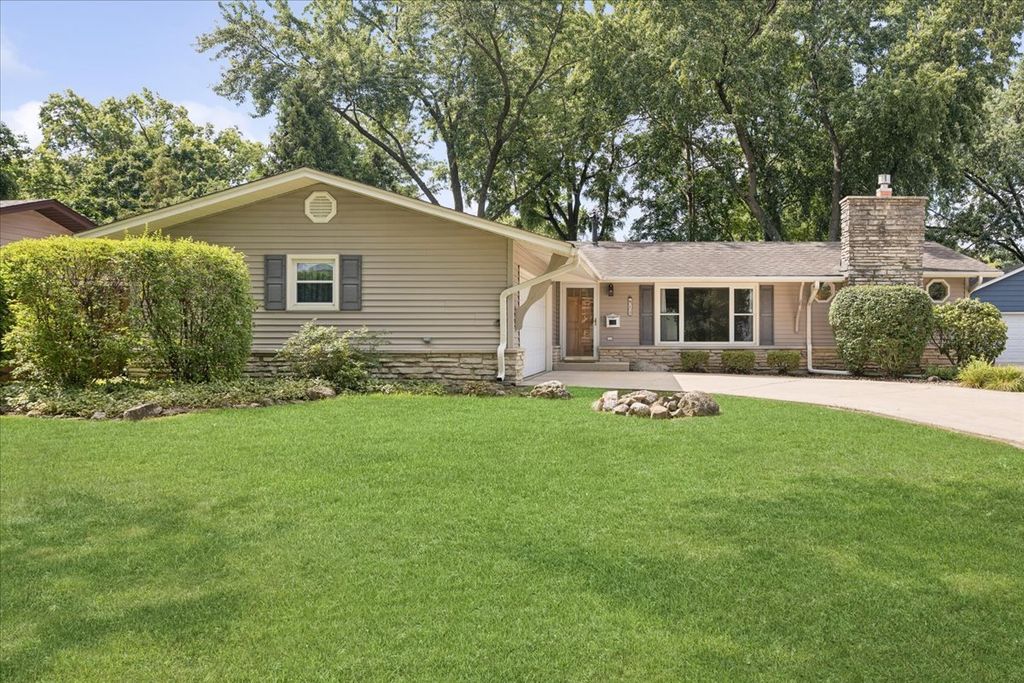 613 65th Street, Downers Grove, IL 60516
