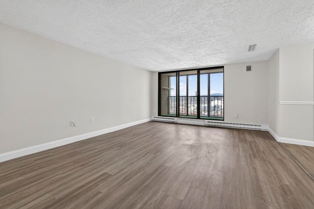 55 River Rd Apt 9C, Manchester, NH 03104