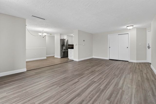 55 River Rd Apt 9C, Manchester, NH 03104