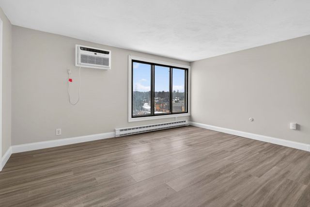 55 River Rd Apt 9C, Manchester, NH 03104