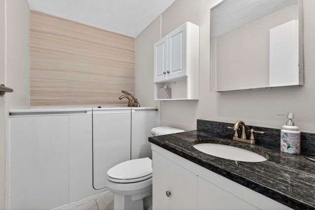 55 River Rd Apt 9C, Manchester, NH 03104