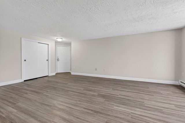 55 River Rd Apt 9C, Manchester, NH 03104