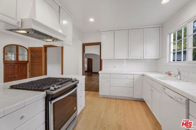 1714 Warnall Avenue, Los Angeles, CA 90024