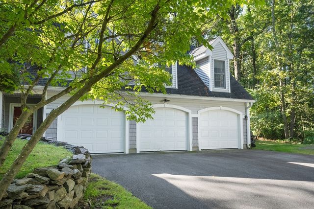 117 Castle Hill Rd, Windham, NH 03087