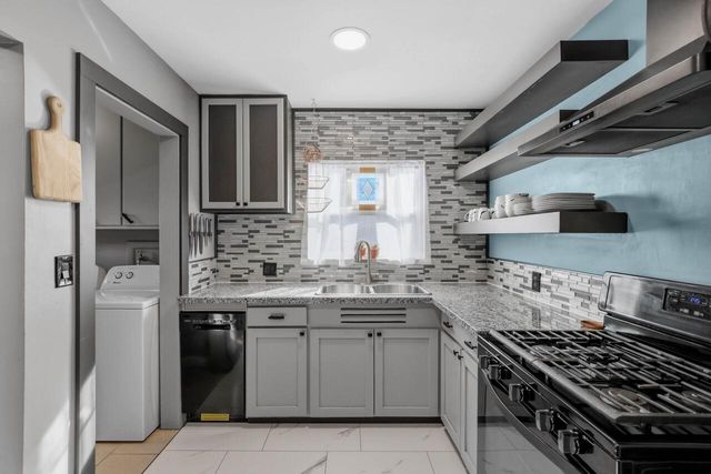 325 W Barnett Road, Medford, OR 97501