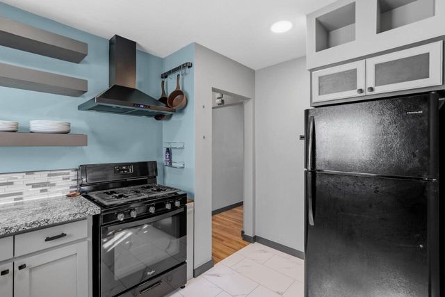 325 W Barnett Road, Medford, OR 97501