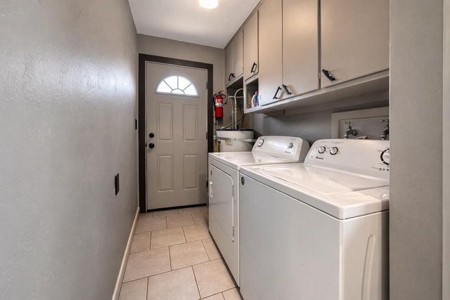 325 W Barnett Road, Medford, OR 97501