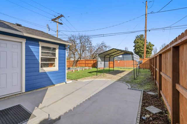 325 W Barnett Road, Medford, OR 97501