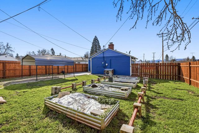 325 W Barnett Road, Medford, OR 97501