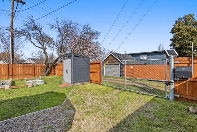 325 W Barnett Road, Medford, OR 97501