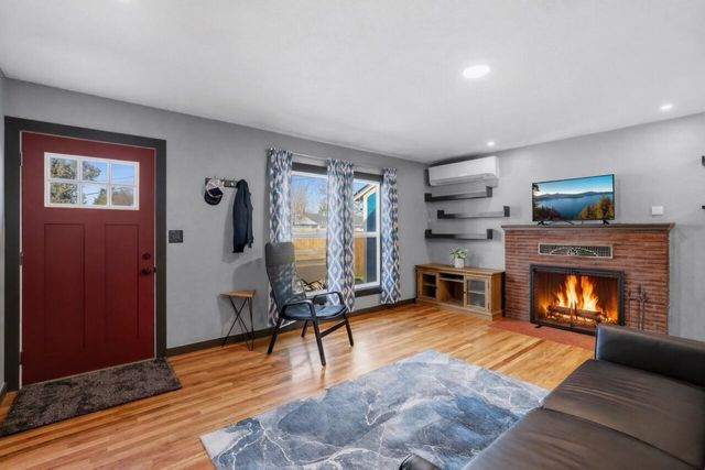 325 W Barnett Road, Medford, OR 97501