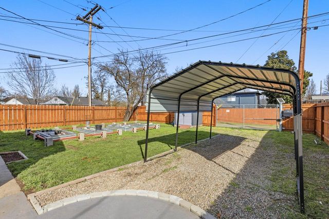 325 W Barnett Road, Medford, OR 97501